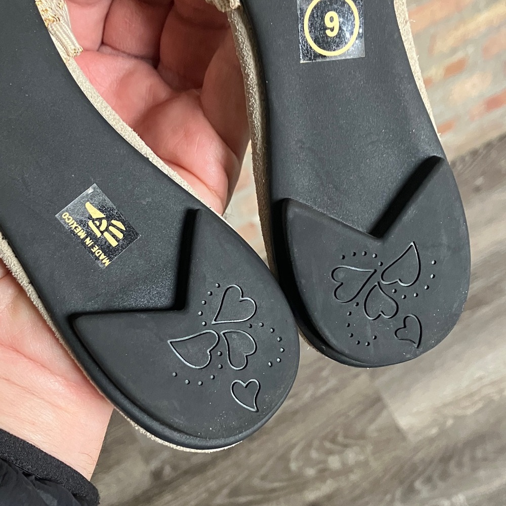 Charleston Shoe Company Blakely Camouflage Mules - Picture 9 of 17
